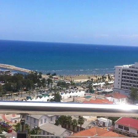 Lägenhet 3b Seaview Duplex Penthouse W Hot Tub Finikoudes Beach *