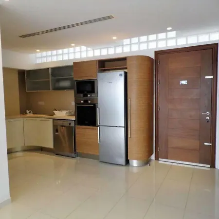 3b Seaview Duplex Penthouse W Hot Tub Finikoudes Beach Larnaca