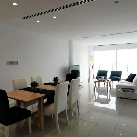 3b Seaview Duplex Penthouse W Hot Tub Finikoudes Beach Lägenhet *
