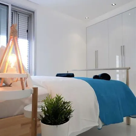 3b Seaview Duplex Penthouse W Hot Tub Finikoudes Beach Lägenhet *