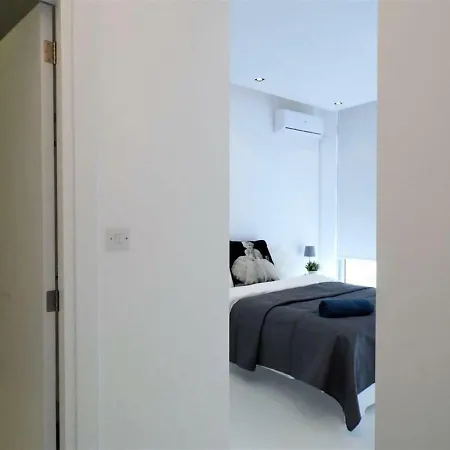 Lägenhet 3b Seaview Duplex Penthouse W Hot Tub Finikoudes Beach