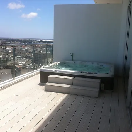 3b Seaview Duplex Penthouse W Hot Tub Finikoudes Beach Apartment Larnaca