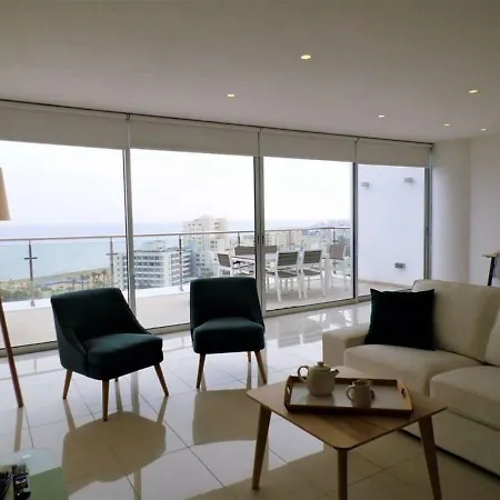 Daire 3b Seaview Duplex Penthouse W Hot Tub Finikoudes Beach Larnaca
