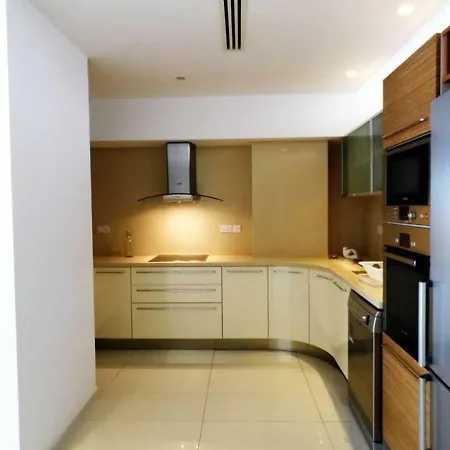 Apartment 3b Seaview Duplex Penthouse W Hot Tub Finikoudes Beach *