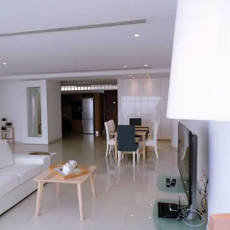 3b Seaview Duplex Penthouse W Hot Tub Finikoudes Beach Apartment Larnaca