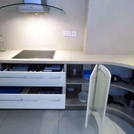 3b Seaview Duplex Penthouse W Hot Tub Finikoudes Beach Daire Larnaca