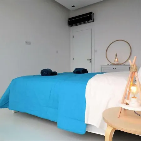 Apartment 3b Seaview Duplex Penthouse W Hot Tub Finikoudes Beach Larnaca