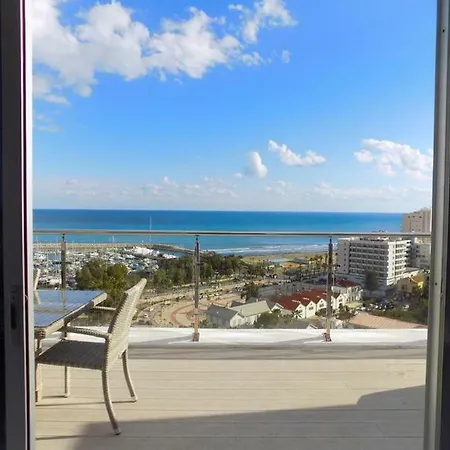 3b Seaview Duplex Penthouse W Hot Tub Finikoudes Beach * Larnaca