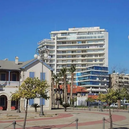 3b Seaview Duplex Penthouse W Hot Tub Finikoudes Beach